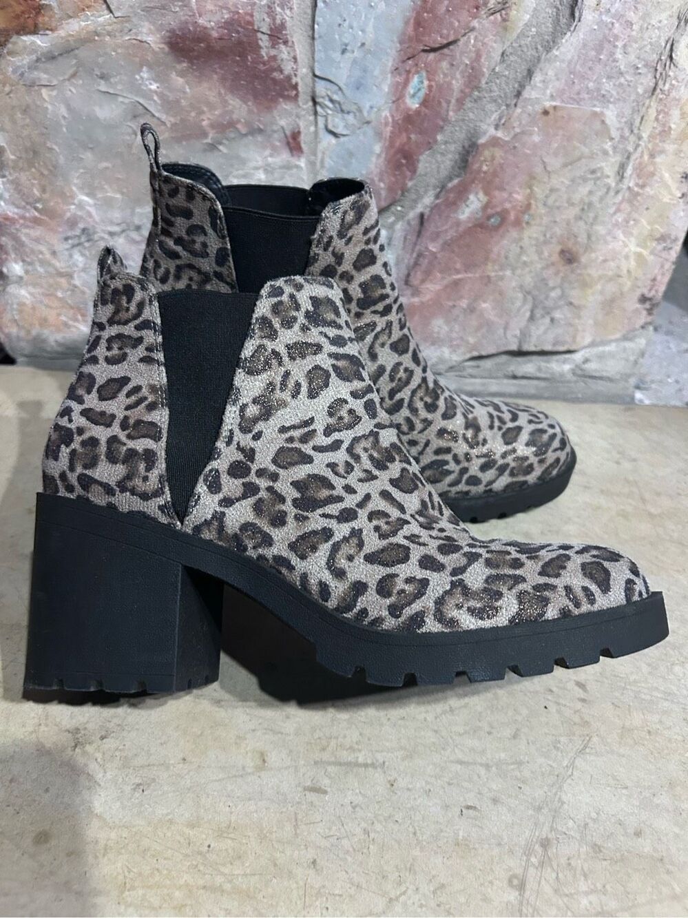 Xappeal Women’s Size 8 1/2 Leopard Suede Ankle Booties Shoes Side Stretch